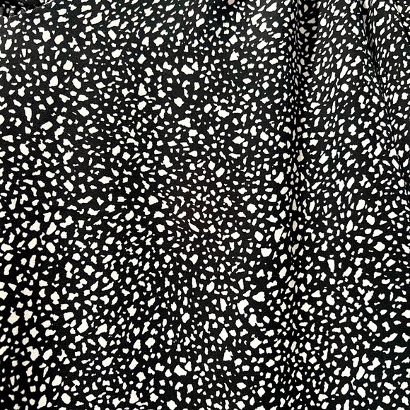 Gibson Look, medium, black/white, hi-lo blouse with animal print & smocked cuff - Picture 2 of 5